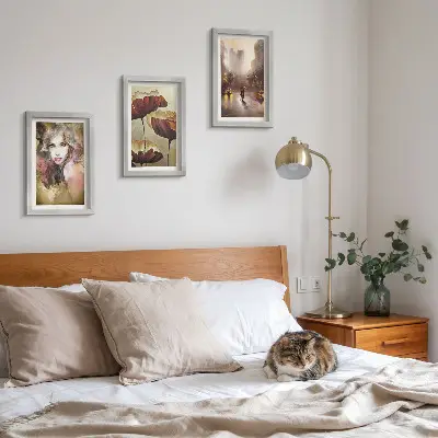 Set 3 slike u okviru apstraktni portret žene s cvijećem i gradom na kiši