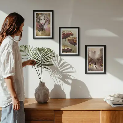 Set 3 slike u okviru apstraktni portret žene s cvijećem i gradom na kiši