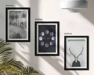 Komplet slika u okviru šumski krajolik u magli s mjesečevim mijenama i lubanjom jelena