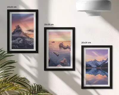Set od 3 slike u okviru krajolik s motivima planina, jezera i zalaska sunca