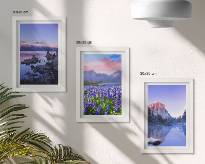 Set 3 slike u okviru Planinski krajolici s vodom, nebom i poljem cvijeća