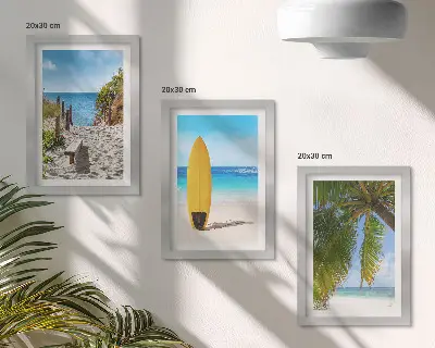 Komplet slika u okviru pogled na tropsku plažu s valovima i palmama