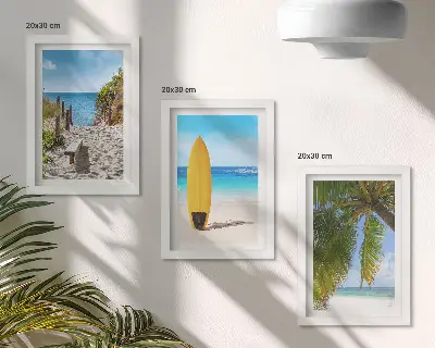 Komplet slika u okviru pogled na tropsku plažu s valovima i palmama