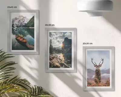 Set 3 slike u okviru jelen u prirodi, čamac na planinskom jezeru i zalazak sunca