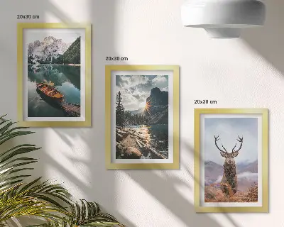Set 3 slike u okviru jelen u prirodi, čamac na planinskom jezeru i zalazak sunca