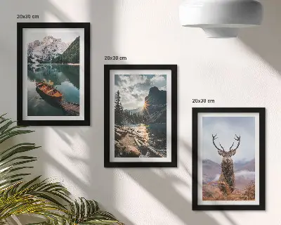 Set 3 slike u okviru jelen u prirodi, čamac na planinskom jezeru i zalazak sunca