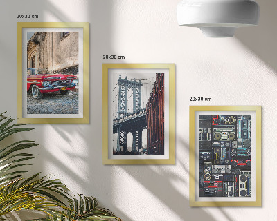 Komplet slika u okviru Stari automobil na ulici blizu Brooklynskog mosta i retro audio oprema