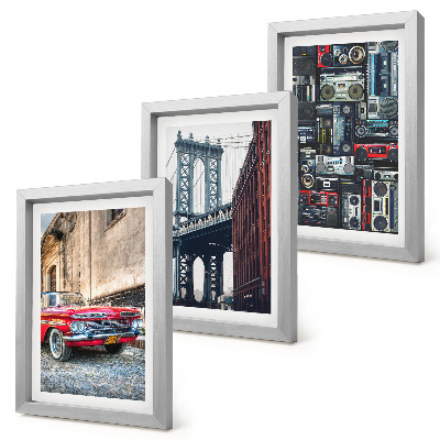 Komplet slika u okviru Stari automobil na ulici blizu Brooklynskog mosta i retro audio oprema