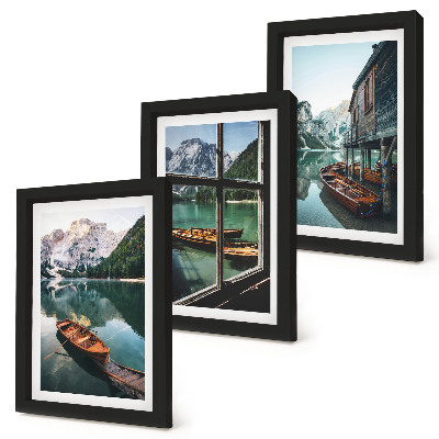 Set 3 slike u okviru Pogled na planinsko jezero s čamcima i kućom uz vodu