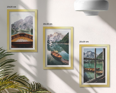 Komplet slika u okviru Pogled na planinsko jezero s čamcima i prozorom u pozadini