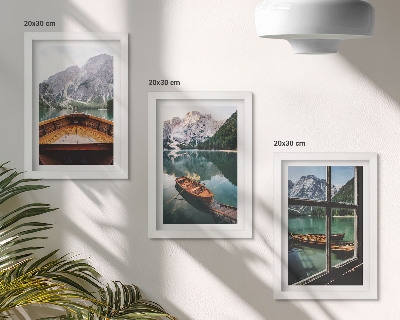Komplet slika u okviru Pogled na planinsko jezero s čamcima i prozorom u pozadini