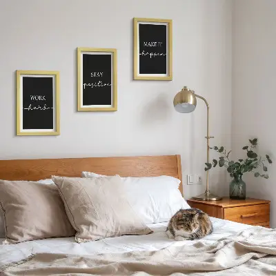 Set 3 slike u okviru s elegantnim motivacijskim sloganima na crnoj pozadini