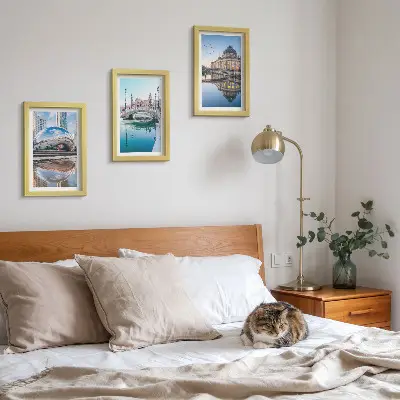 Set slika u okviru gradska arhitektura s odrazom u vodi