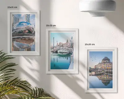 Set slika u okviru gradska arhitektura s odrazom u vodi