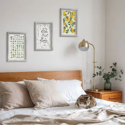 Zidna galerija slika s motivima začinskog bilja, kuhinjskog znaka i oslikanih limuna