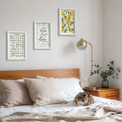 Zidna galerija slika s motivima začinskog bilja, kuhinjskog znaka i oslikanih limuna