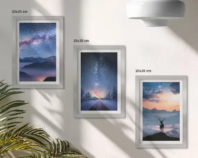 Set od tri slike u okviru noćno nebo s planinama, pejzažima u magli i jelenima