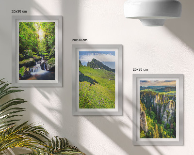 Komplet slika u okviru Zeleni planinski krajolici s vodopadom i šumom