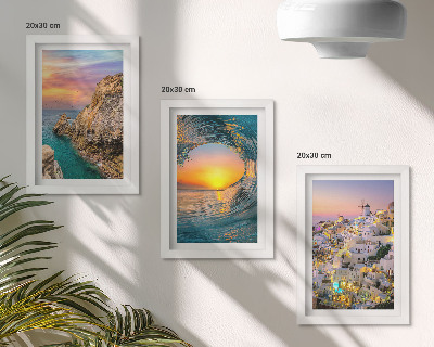 Set 3 slike u okviru Pogled na more, valove i bijele kuće na Santoriniju u Grčkoj