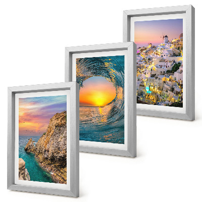 Set 3 slike u okviru Pogled na more, valove i bijele kuće na Santoriniju u Grčkoj