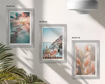 Zidna galerija slika zalazak sunca s pogledom na more i šarene kuće s cvijećem