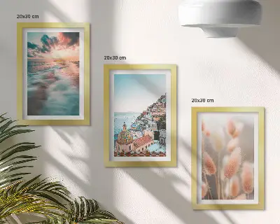 Zidna galerija slika zalazak sunca s pogledom na more i šarene kuće s cvijećem