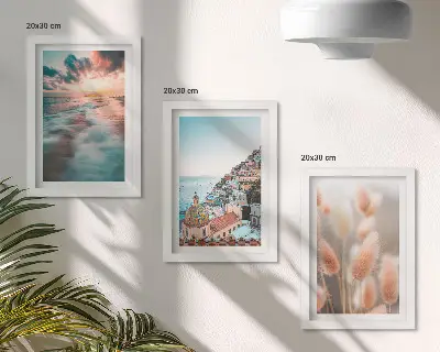 Zidna galerija slika zalazak sunca s pogledom na more i šarene kuće s cvijećem