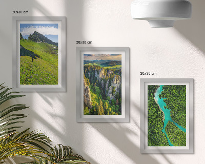 Set 3 slike u okviru Zeleni planinski krajolici s rijekom i stijenama