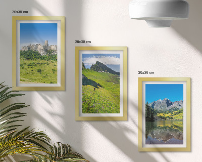 Komplet slika u okviru Zelena brda s dvorcem i planinskim krajolicima