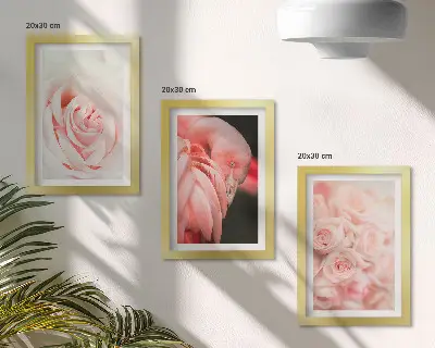 Zidna galerija slika u nježnim pastelnim ružičastim nijansama s motivom flaminga