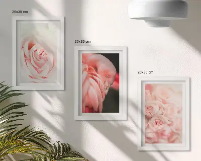 Zidna galerija slika u nježnim pastelnim ružičastim nijansama s motivom flaminga