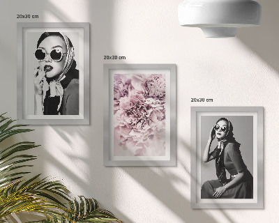 Zidna galerija slika Elegantni portreti žena s ružičastim cvijećem