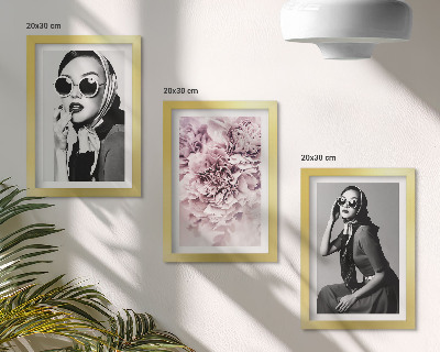 Zidna galerija slika Elegantni portreti žena s ružičastim cvijećem
