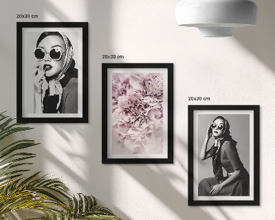 Zidna galerija slika Elegantni portreti žena s ružičastim cvijećem