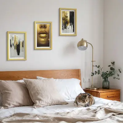 Zidna galerija slika apstraktni motiv i portret žene