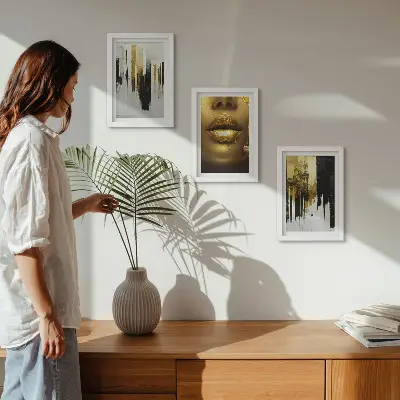 Zidna galerija slika apstraktni motiv i portret žene