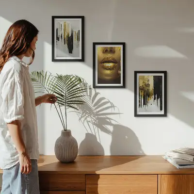 Zidna galerija slika apstraktni motiv i portret žene