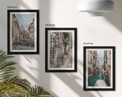 Komplet slika u okviru venecijanske gradske ulice s arhitekturom i vodom