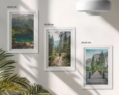 Zidna galerija slika s motivom planina, jezera, šuma i staza u prirodi