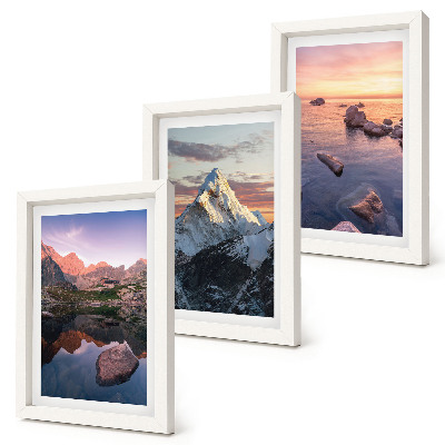 Set 3 slike u okviru Planinski krajolici s vodom i stijenama u pozadini