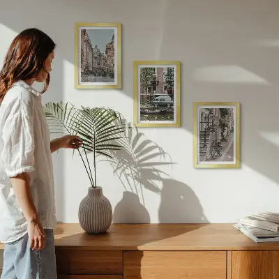 Zidna galerija slika prikaz mirnih gradskih zgrada