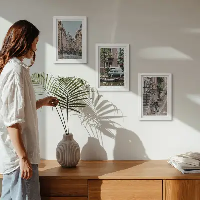 Zidna galerija slika prikaz mirnih gradskih zgrada