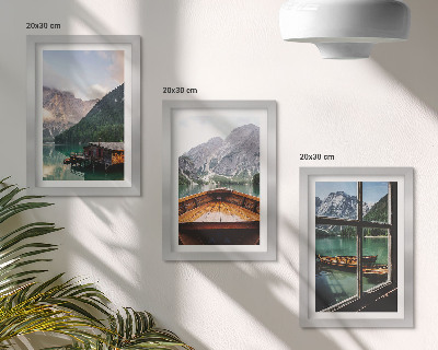 Set 3 slike u okviru Planinsko jezero s brodom i drvenim kućama