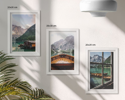 Set 3 slike u okviru Planinsko jezero s brodom i drvenim kućama