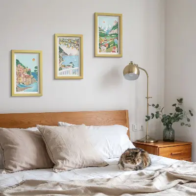 Pogled na more s kućama pastelnih boja set od 3 slike u okviru