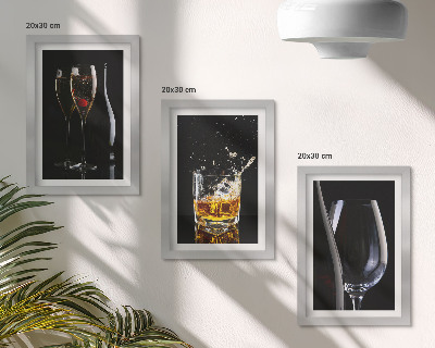 Komplet slika u okviru Čaše vina i viskija na crnoj pozadini