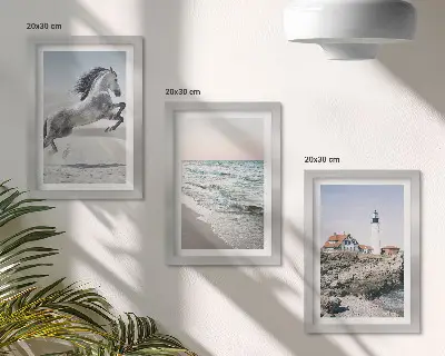 Zidna galerija slika konji u pokretu na plaži s valovima i svjetionikom