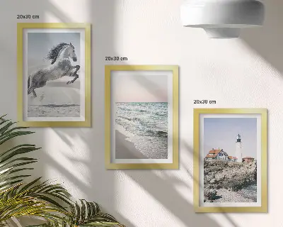 Zidna galerija slika konji u pokretu na plaži s valovima i svjetionikom