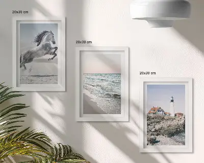 Zidna galerija slika konji u pokretu na plaži s valovima i svjetionikom