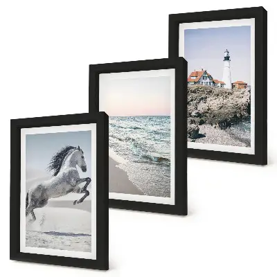 Zidna galerija slika konji u pokretu na plaži s valovima i svjetionikom